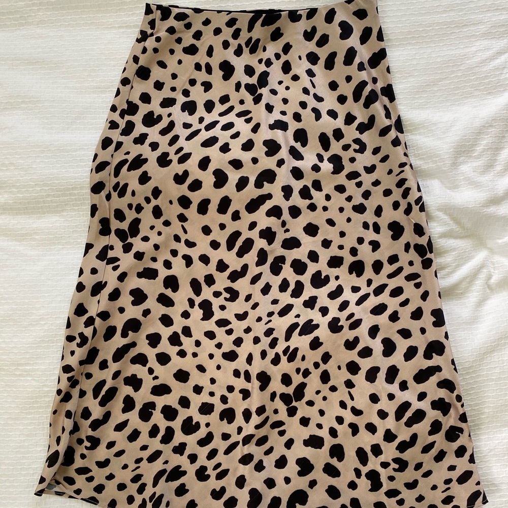 Essue Midi Leopard Skirt